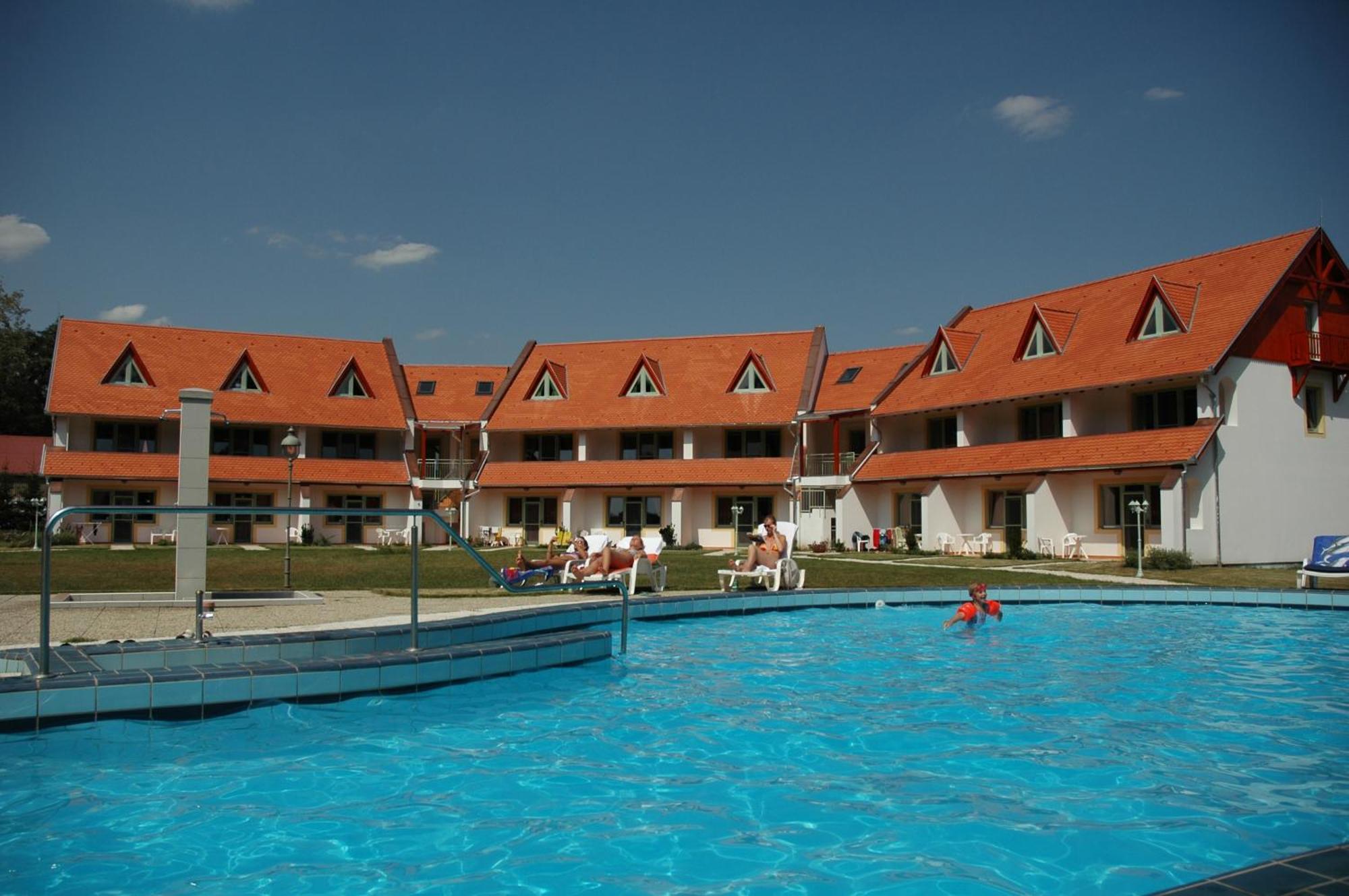 Abbazia Country Club 호텔 네메스넵 외부 사진